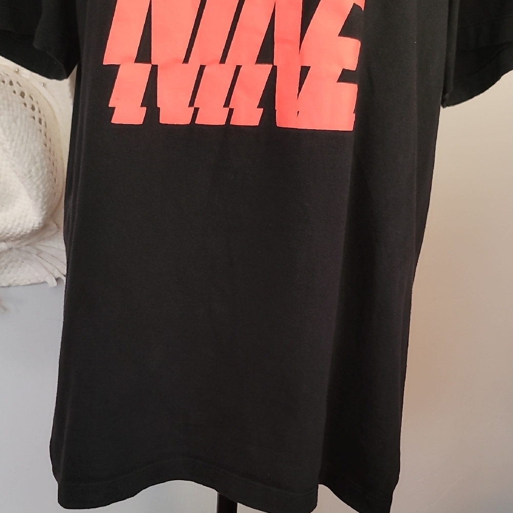 Nike  Black Tee with Vibrant Coral Graphic - Picture 5 of 7